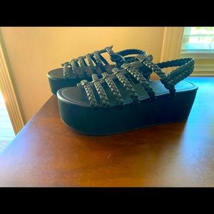 ✨PRICE DROPPED✨Platform Sandals/Urban Outfitters